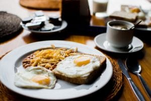 Read more about the article What To Eat Before Running Early In The Day